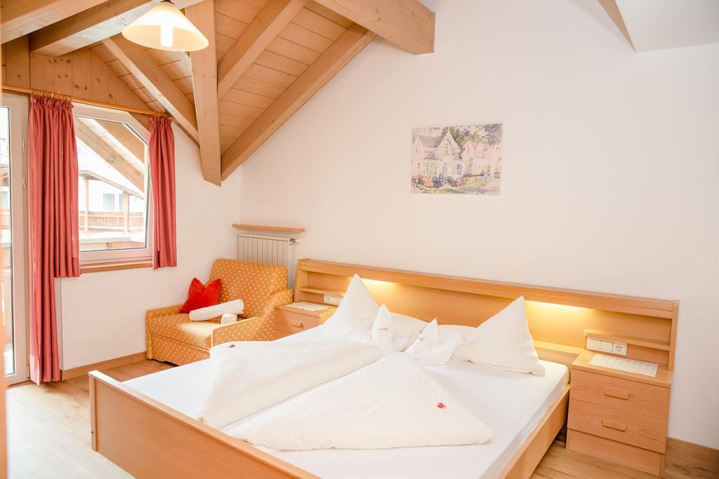 Alpine Life Hotel Anabel Cadipietra Exterior photo